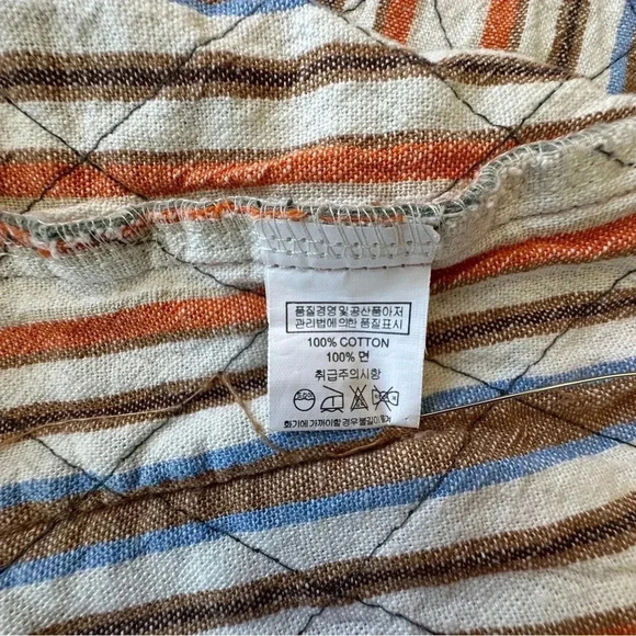 QUILTED COTTON BUTTON FRONT HOODED VEST LIKE NEW | SIZE: SMALL - Picture 8 of 9